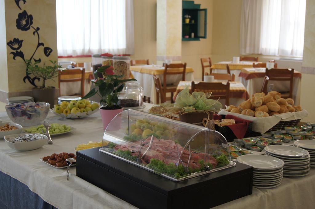Hotel Orizzonti Rimini Buitenkant foto