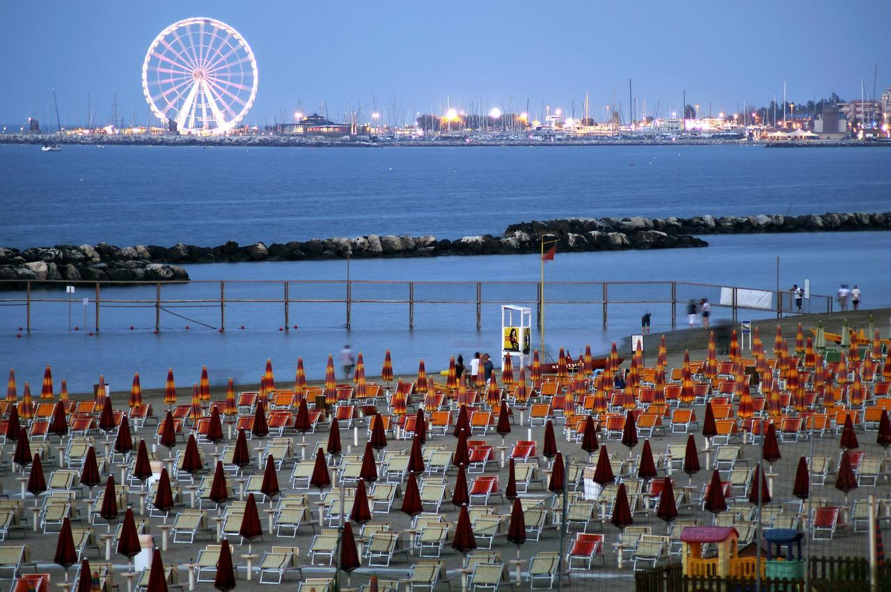 Hotel Orizzonti Rimini Buitenkant foto